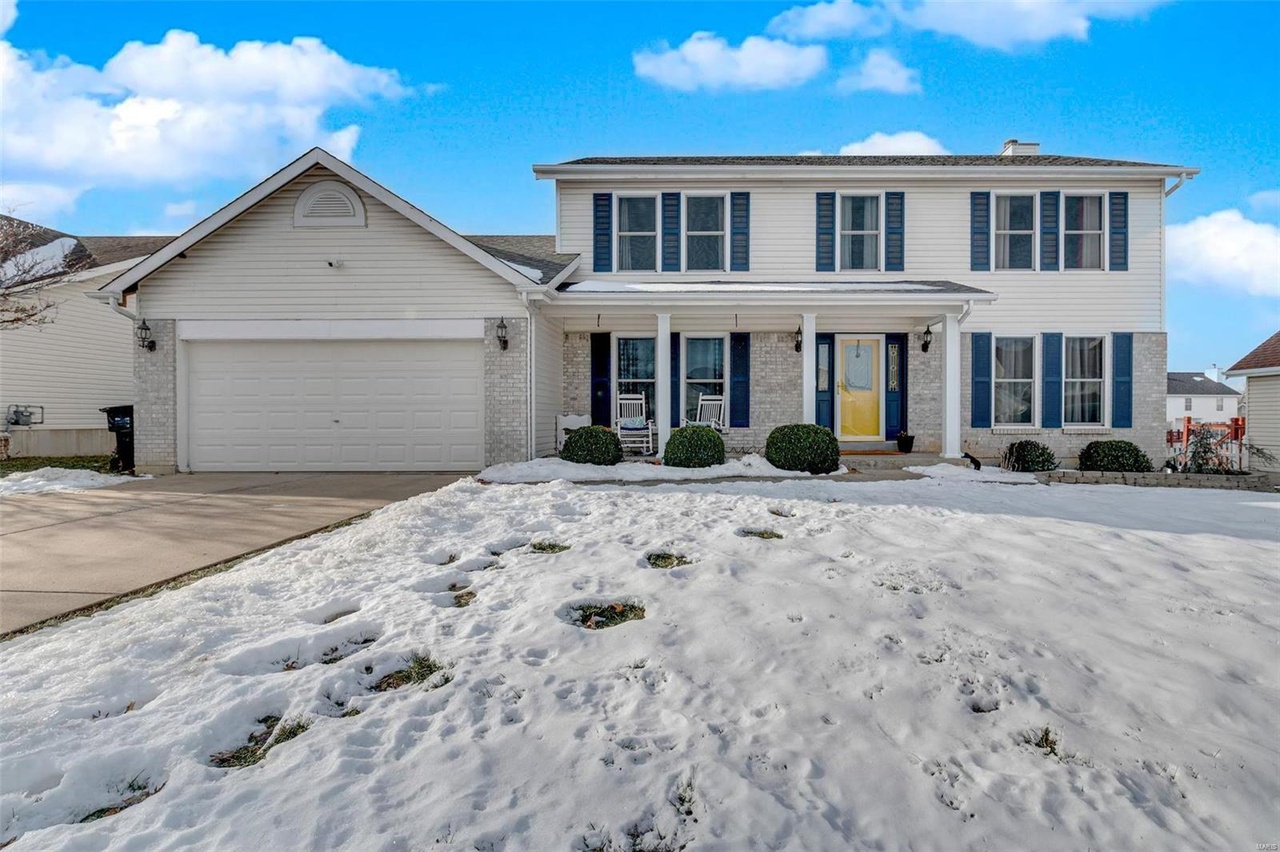 711 Autumn Glen Ln, Wentzville, MO 63385