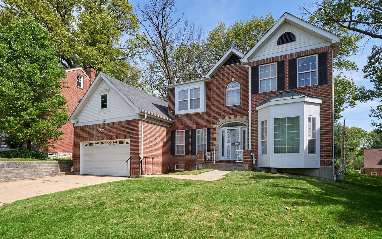 7247 Canterbury, St Louis, MO 63121 | Redfin