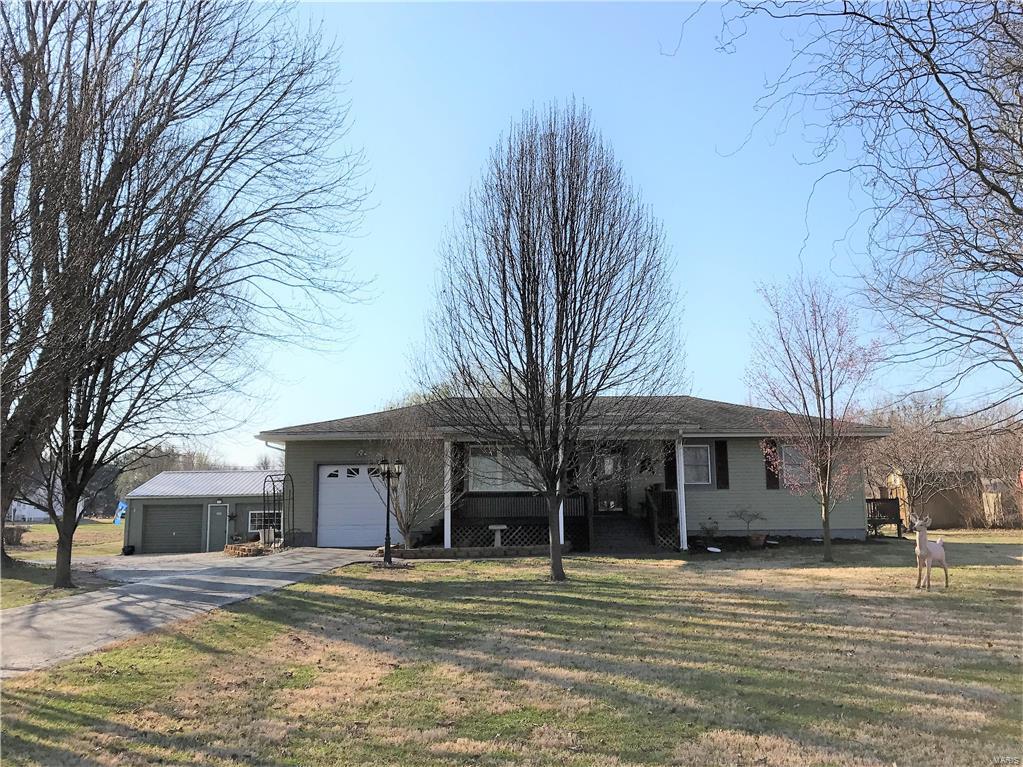 23523 Hollow Ave, Jerseyville, IL 62052 | MLS# 17012920 | Redfin