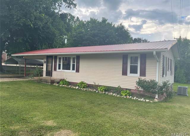 Property at 206 E Spring St, Doniphan, MO 63935, 3 beds, 2 baths