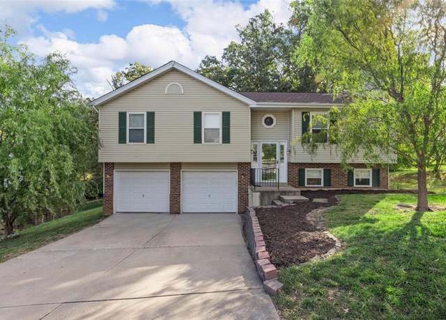 Property at 8 Linda Ln, O'fallon, MO 63366, 3 beds, 2.5 baths