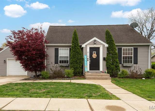 Property at 418 W Dee St, Lebanon, IL 62254, 3 beds, 2.5 baths