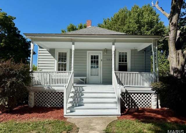 Property at 1003 W Spruce St, Jerseyville, IL 62052, 2 beds, 1 bath