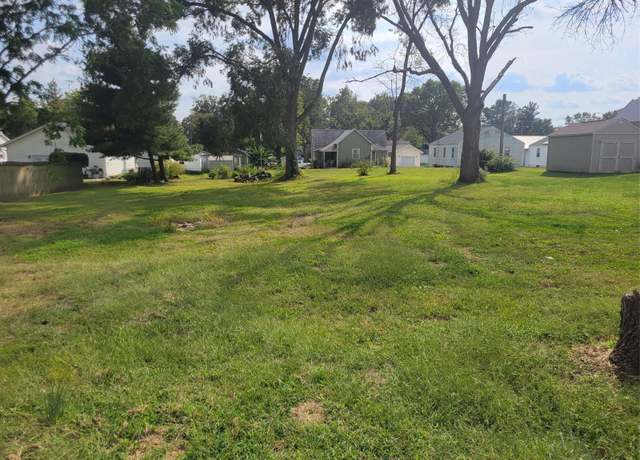 Property at 380 E Lebanon St, Nashville, IL 62263