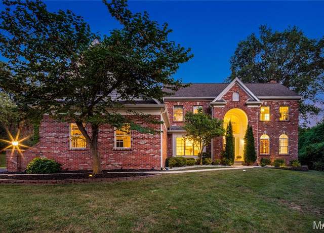 Property at 18 Larkdale Dr, Ladue, MO 63124, 4 beds, 4.5 baths