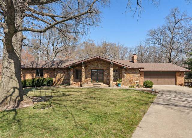 Property at 526 N Spruce St, Trenton, IL 62293, 4 beds, 3 baths