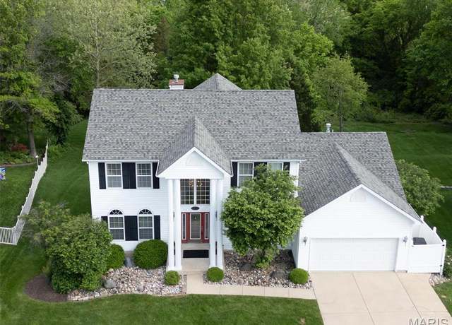 Property at 5443 Westwood Dr, St Charles, MO 63304, 5 beds, 3.5 baths