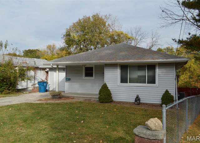 Property at 2108 Holland St, Alton, IL 62002, 3 beds, 2.5 baths