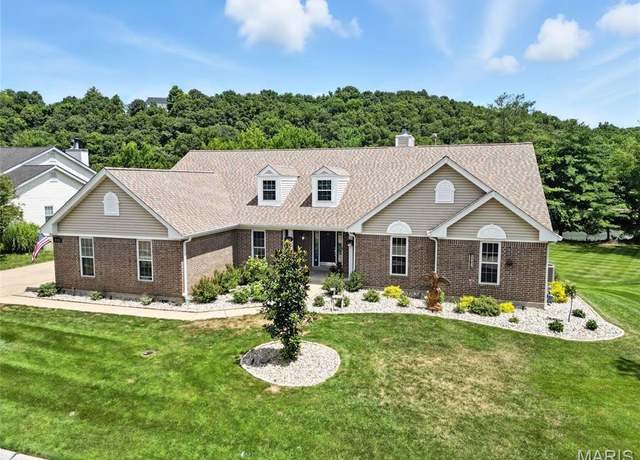 Property at 918 Forest Lake Ct, Ballwin, MO 63021, 5 beds, 3.5 baths