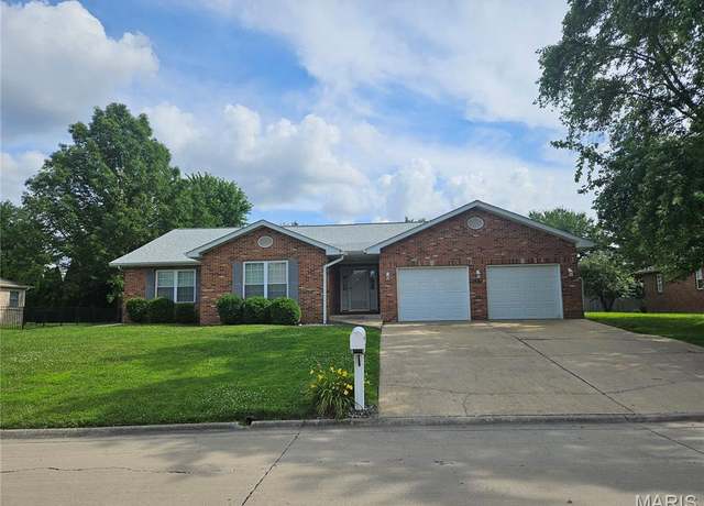 Property at 324 Lake Forest Dr, Belleville, IL 62220, 3 beds, 2 baths