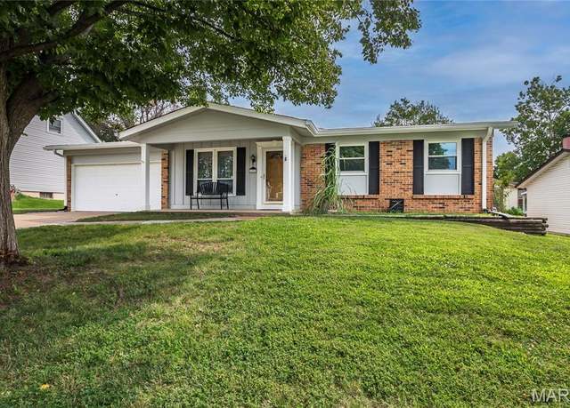 Property at 620 Riverside Dr, St Charles, MO 63304, 3 beds, 2.5 baths