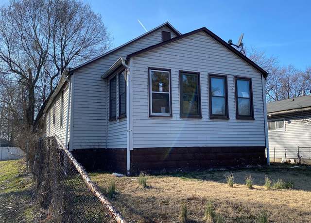 Property at 2911 Buxton Ave, Granite City, IL 62040, 2 beds, 1 bath