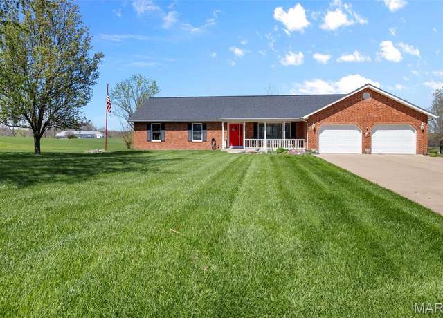Property at 5 Prairie Ln, Chester, IL 62233, 3 beds, 3.5 baths