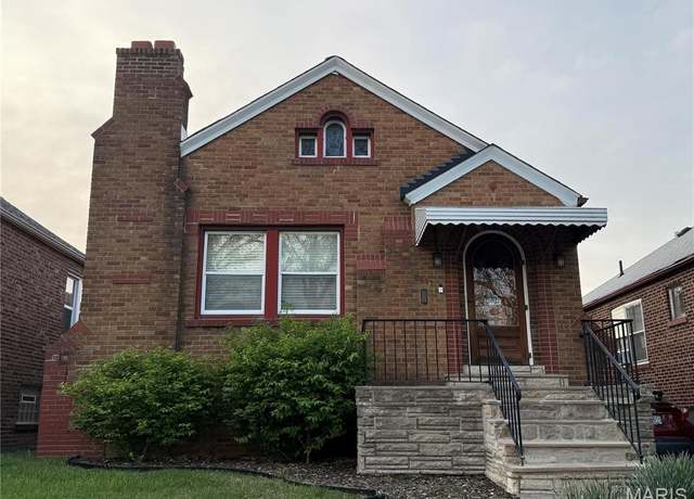 Property at 6411 East Ct, St Louis, MO 63116, 2 beds, 2 baths