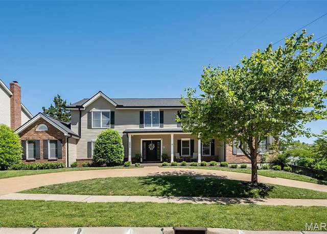 Property at 5825 Hightower Dr, St Louis, MO 63128, 4 beds, 4.5 baths