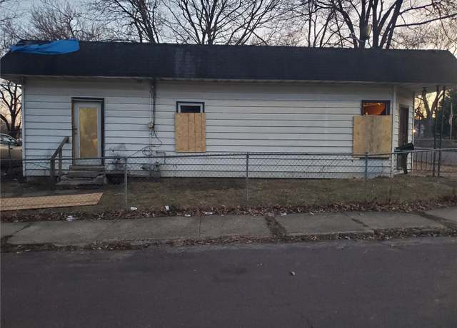 Property at 2414 NE Monroe St, Peoria, IL 61603, 2 beds, 1 bath