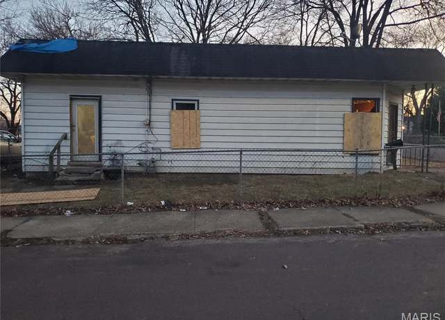 Property at 2414 NE Monroe St, Peoria, IL 61603, 2 beds, 1 bath