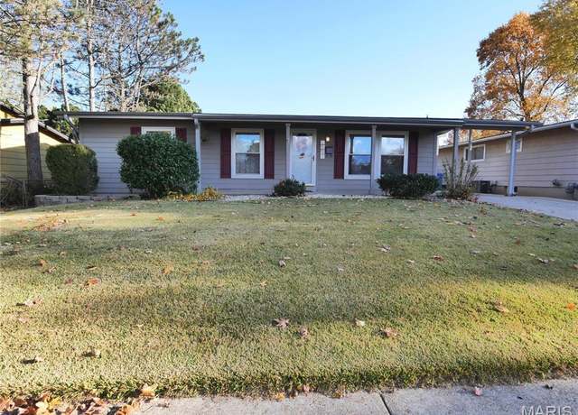 Property at 2340 Palm Dr, Florissant, MO 63031, 3 beds, 2 baths