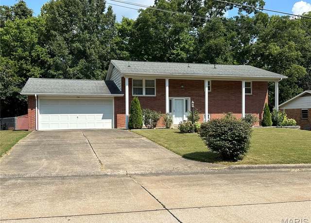 Property at 750 Strawberry Ln, Jackson, MO 63755, 4 beds, 2.5 baths