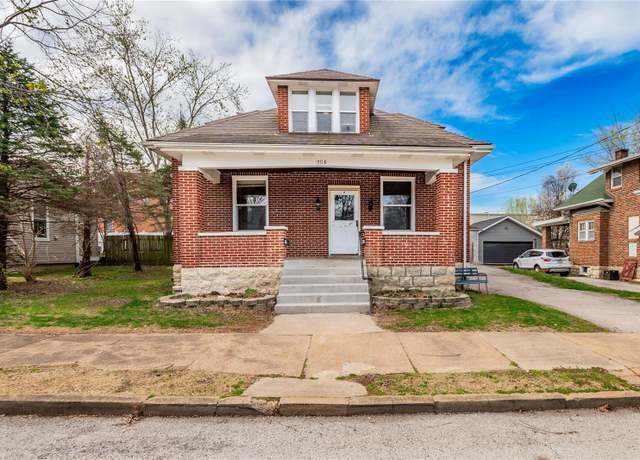 Property at 208 E Fourth St, Washington, MO 63090, 2 beds, 2 baths