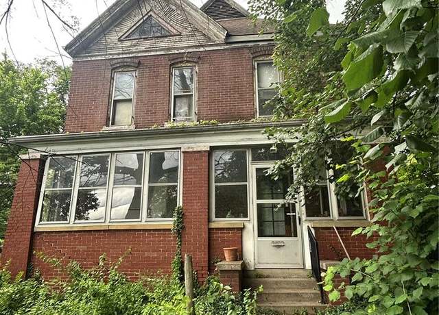 Property at 602 Washington Ave, Alton, IL 62002, 4 beds, 2 baths