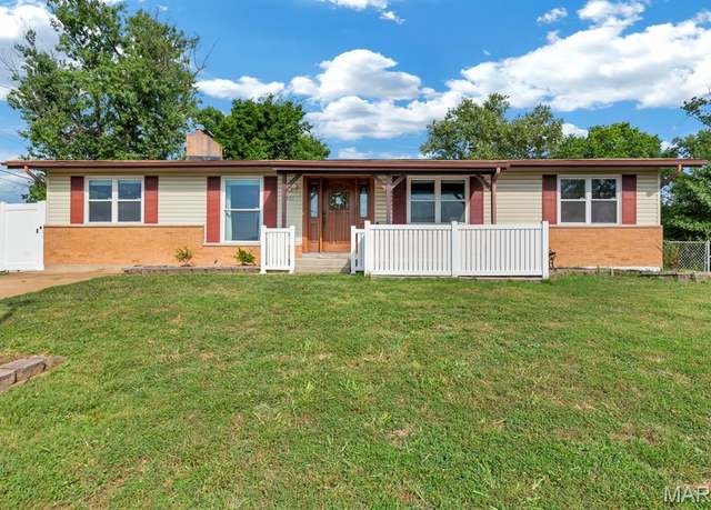 Property at 3301 Avenue H, Mehlville, MO 63125, 3 beds, 2 baths