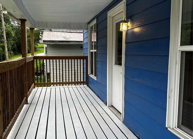 Property at 935 Cedar St, Poplar Bluff, MO 63901, 4 beds, 1.5 baths