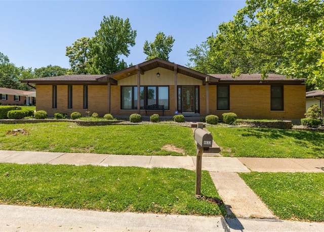 Property at 4633 Villa Knoll Dr, St Louis, MO 63128, 4 beds, 2.5 baths