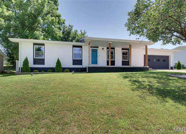 Property at 23 Hamlin Heights Dr, Hannibal, MO 63401, 4 beds, 3 baths