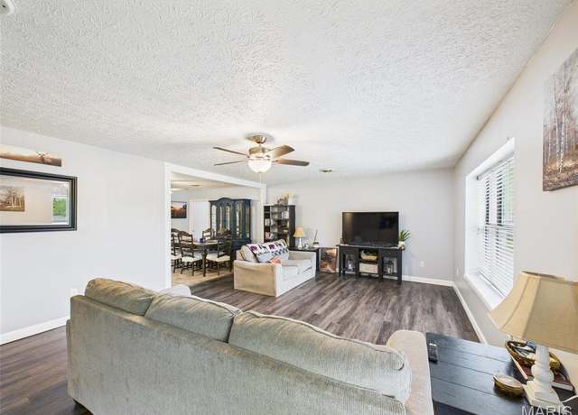 Property at 14469 Tailor Rd, St Robert, MO 65584, 4 beds, 2 baths
