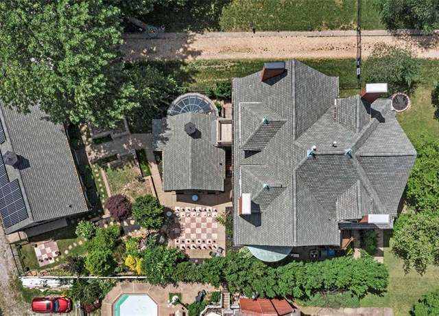 Property at 3130 Russell Blvd, St Louis, MO 63104, 5 beds, 2.5 baths
