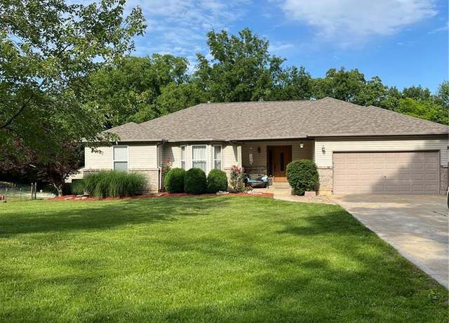 Property at 12 Hillside Ct, Wentzville, MO 63385, 4 beds, 3 baths