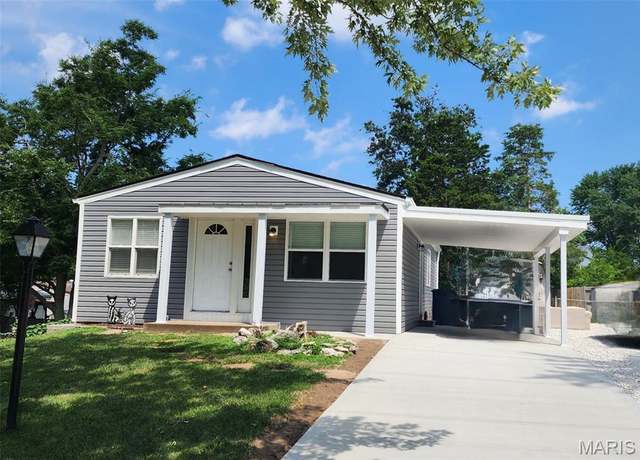Property at 20 Deerpath Dr, St Peters, MO 63376, 3 beds, 2 baths