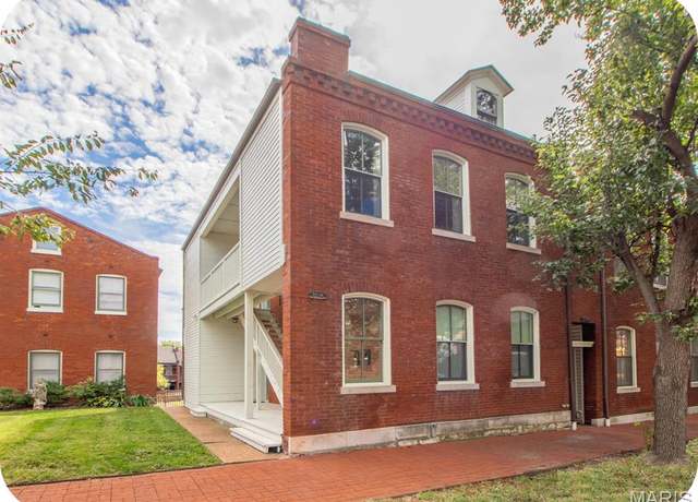 Property at 2014 S 11th St, St Louis, MO 63104, 4 beds, 2 baths