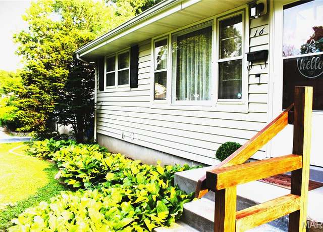 Property at 16 Regina Ct, Florissant, MO 63031, 3 beds, 1 bath