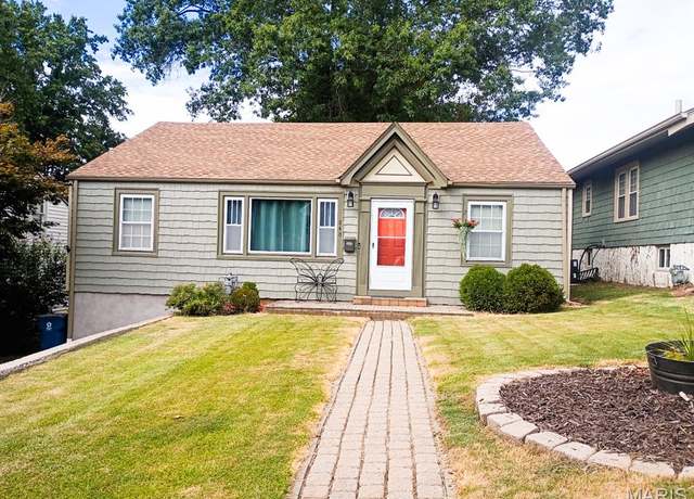 Property at 840 Mcpherson Ave, Alton, IL 62002, 3 beds, 1.5 baths