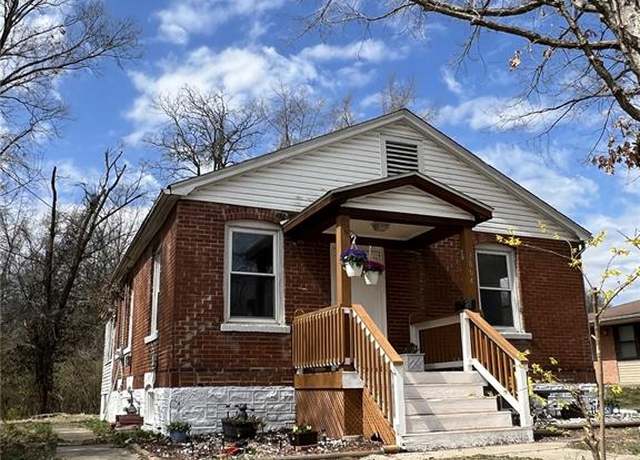 Property at 3004 Belle St, Alton, IL 62002, 3 beds, 1 bath