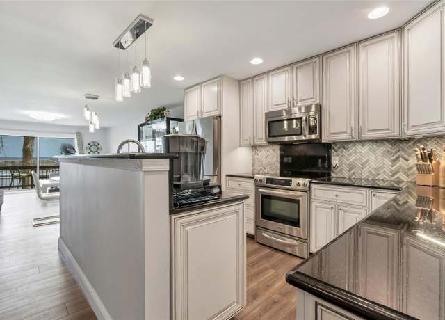 Property at 4548 Ohio Ave, St Louis, MO 63111, 3 beds, 2.5 baths