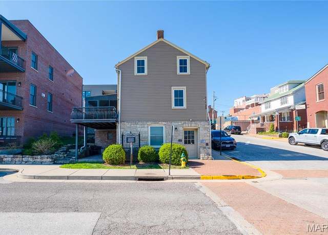 Property at 4 Lafayette St, Washington, MO 63090, 2 beds, 2 baths