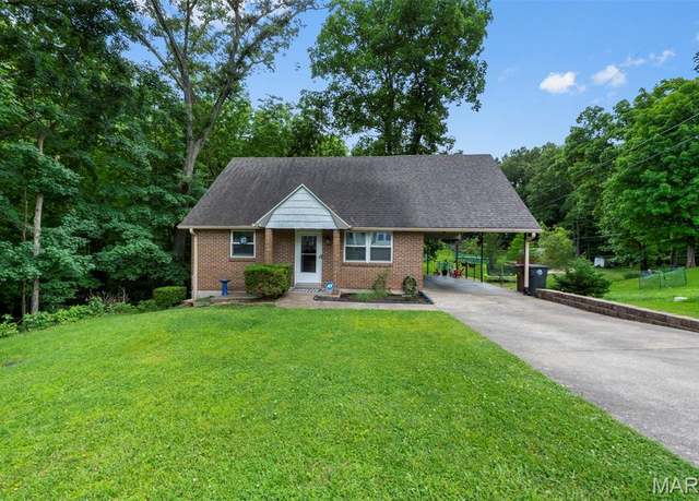 Property at 1407 Perry Ave, Cape Girardeau, MO 63701, 3 beds, 2 baths