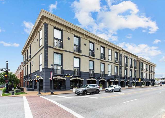 Property at 200 S Kirkwood Rd #314, Kirkwood, MO 63122, 1 bed, 1.5 baths