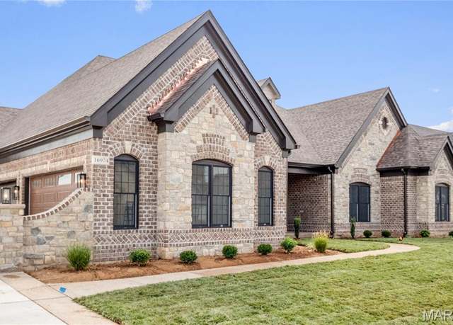 Property at 724 Silver Buck Ln, Chesterfield, MO 63005, 4 beds, 3.5 baths