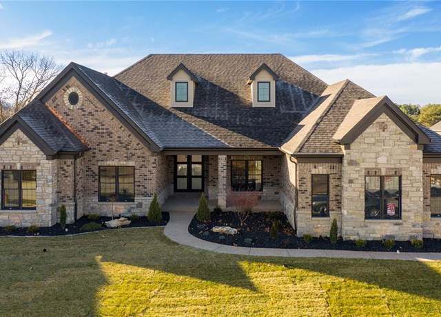 Property at 724 Silver Buck Ln, Chesterfield, MO 63005, 4 beds, 3.5 baths