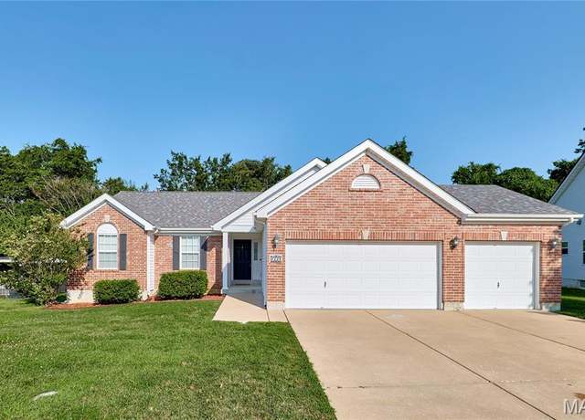 Property at 1225 Woodside Dr, Arnold, MO 63010, 4 beds, 3 baths