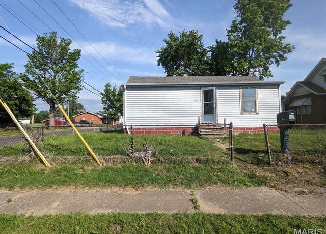 Property at 2001 Rhodes St, Madison, IL 62060, 2 beds, 1 bath