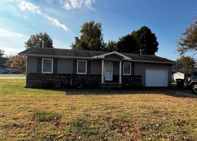 Property at 2013 Oklahoma St, Sikeston, MO 63801, 3 beds, 1 bath