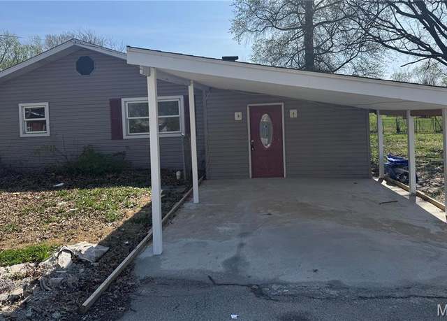 Property at 3038 Circle Dr, Granite City, IL 62040, 4 beds, 2 baths