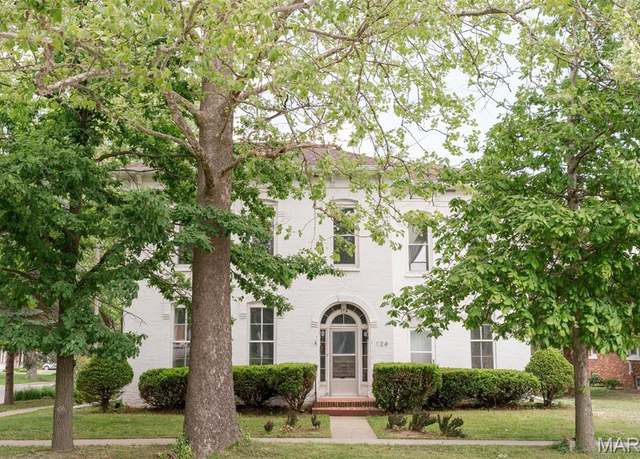Property at 124 W Ross St, Palmyra, MO 63461, 3 beds, 1.5 baths