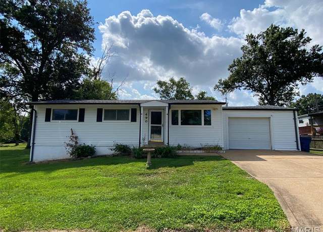 Property at 490 Spruce Ct, Arnold, MO 63010, 3 beds, 1.5 baths