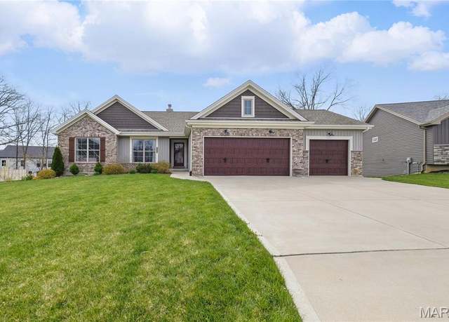 Property at 536 Hickory Knoll Dr, Troy, MO 63379, 3 beds, 2 baths